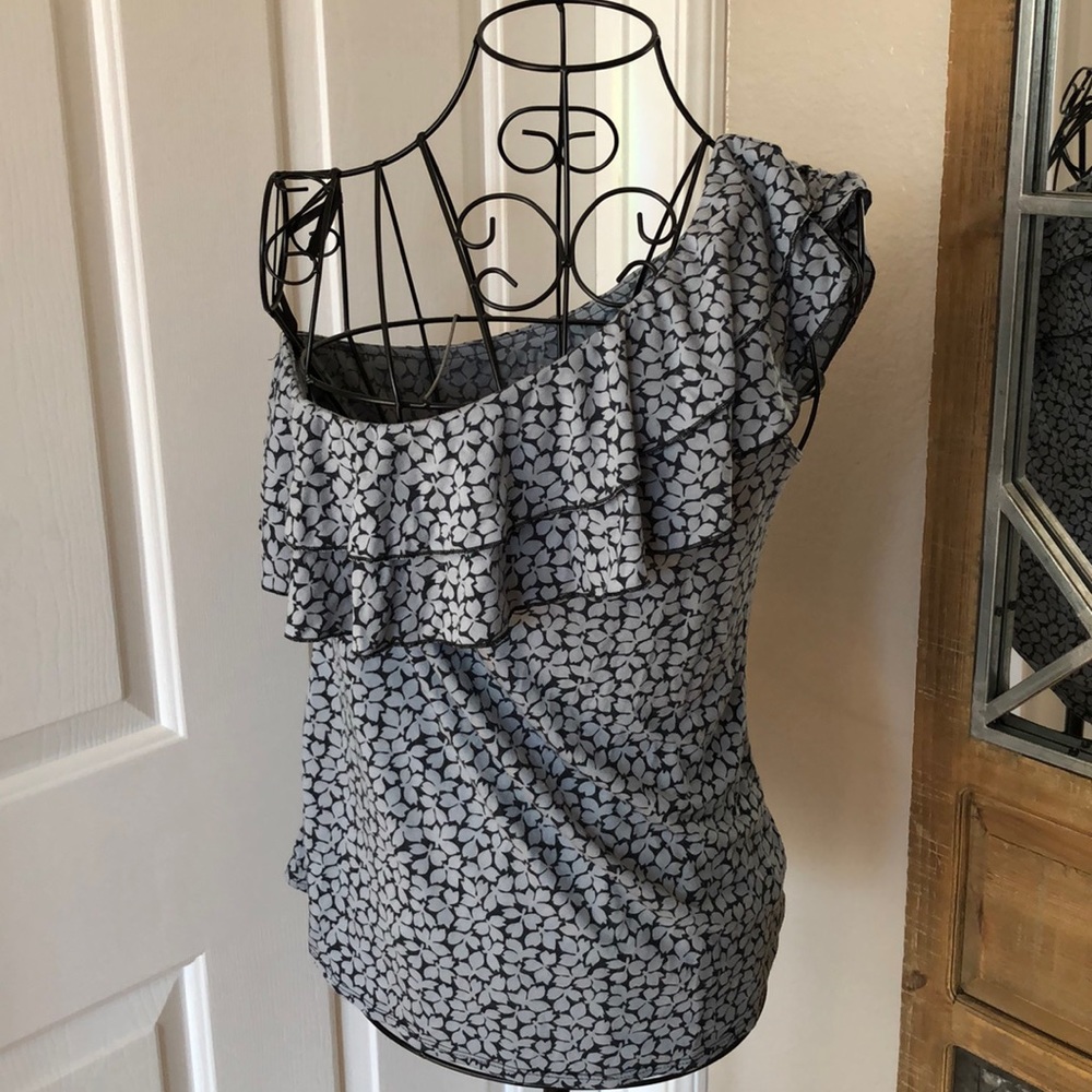 Blue patterned top